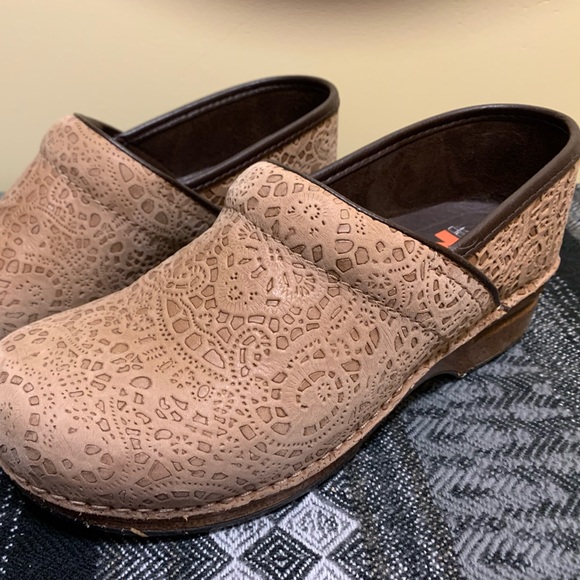 Dansko Shoes - Dansko Pro XP clog - pecan